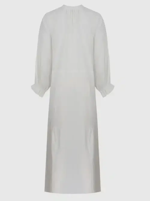 удлиненное платье белое
