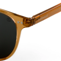 солнцезащитные очки с коричневой оправой